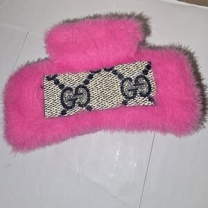 Bright Pink Faux Fur Hair Clip with Patterned Gucci Classic Logo Accent Bar
